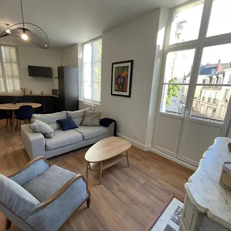 Centre Terrasse Et Vue Chateau Saumur