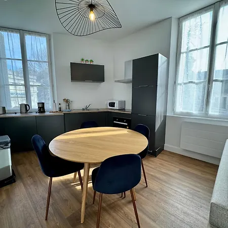 Centre Terrasse Et Vue Chateau Saumur