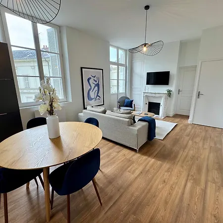 Centre Terrasse Et Vue Chateau *