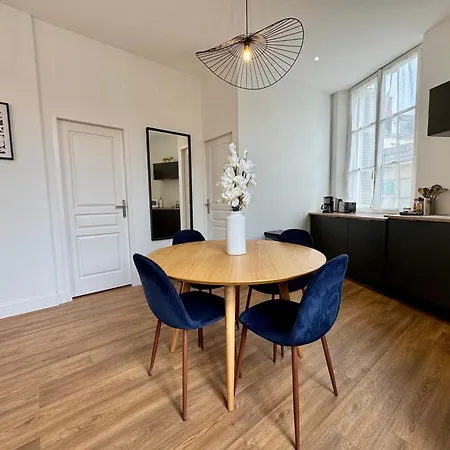 Centre Terrasse Et Vue Chateau