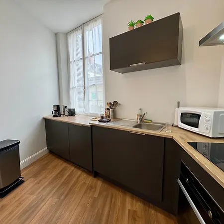 Centre Terrasse Et Vue Chateau Apartament *