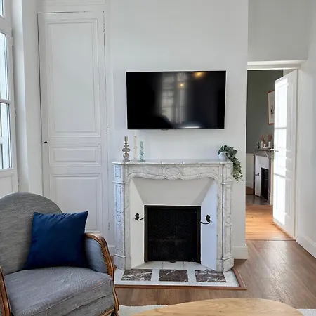 Centre Terrasse Et Vue Chateau