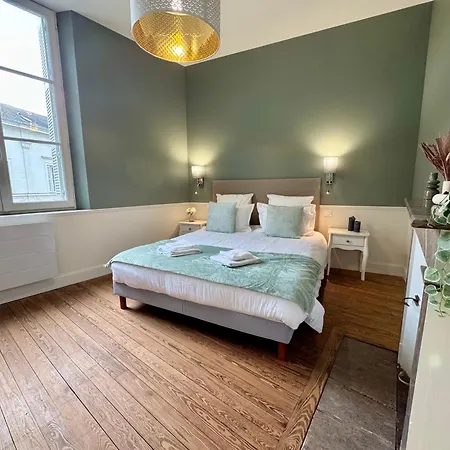 Centre Terrasse Et Vue Chateau Saumur