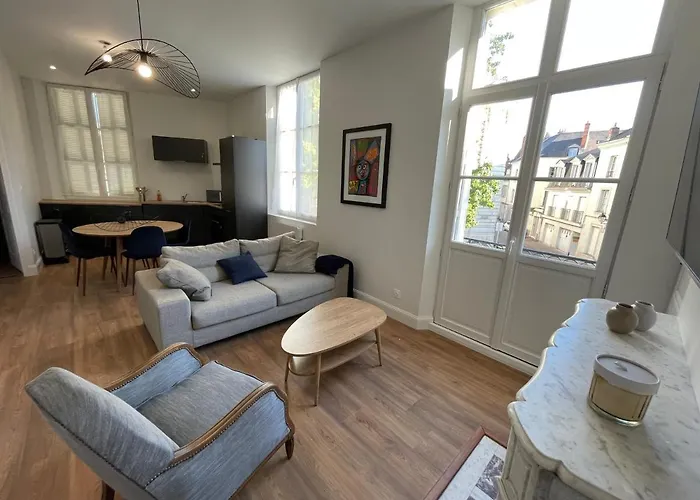 Centre Terrasse Et Vue Chateau Сомюр