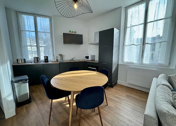 Centre Terrasse Et Vue Chateau Сомюр