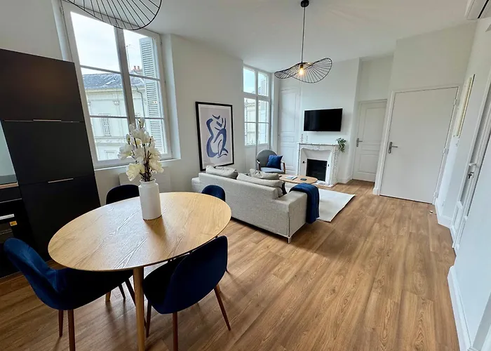 Centre Terrasse Et Vue Chateau *