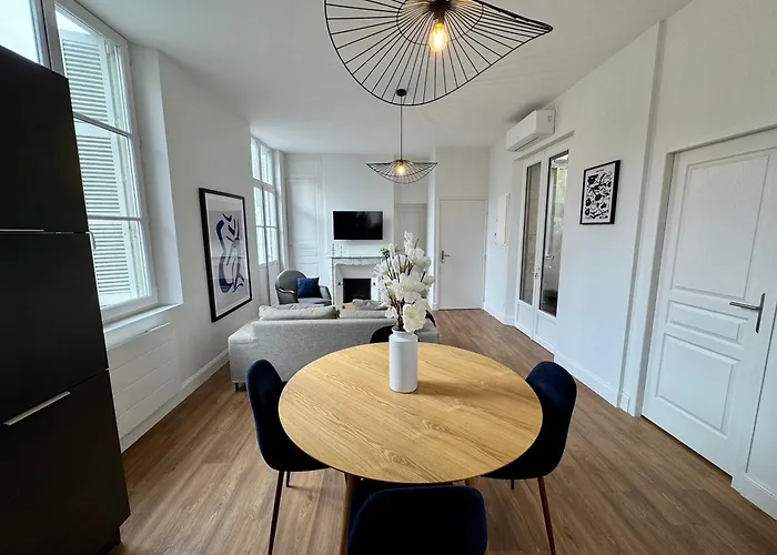 Centre Terrasse Et Vue Chateau * Сомюр