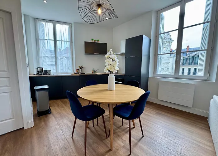 Апартаменты Centre Terrasse Et Vue Chateau