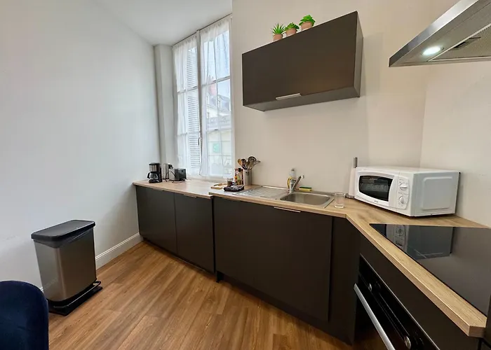 Centre Terrasse Et Vue Chateau Апартаменты *