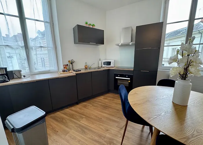 Апартаменты Centre Terrasse Et Vue Chateau *