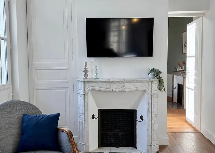 Centre Terrasse Et Vue Chateau