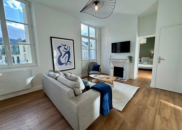 Centre Terrasse Et Vue Chateau Апартаменты *