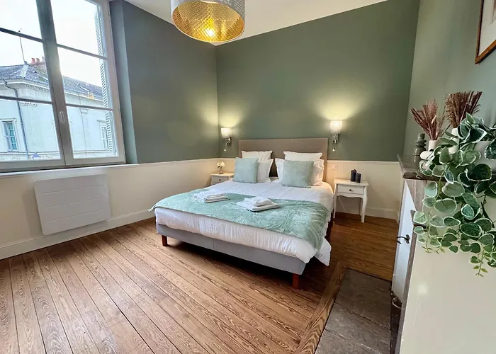 Centre Terrasse Et Vue Chateau Сомюр