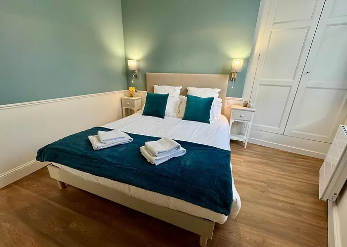 Centre Terrasse Et Vue Chateau Апартаменты *